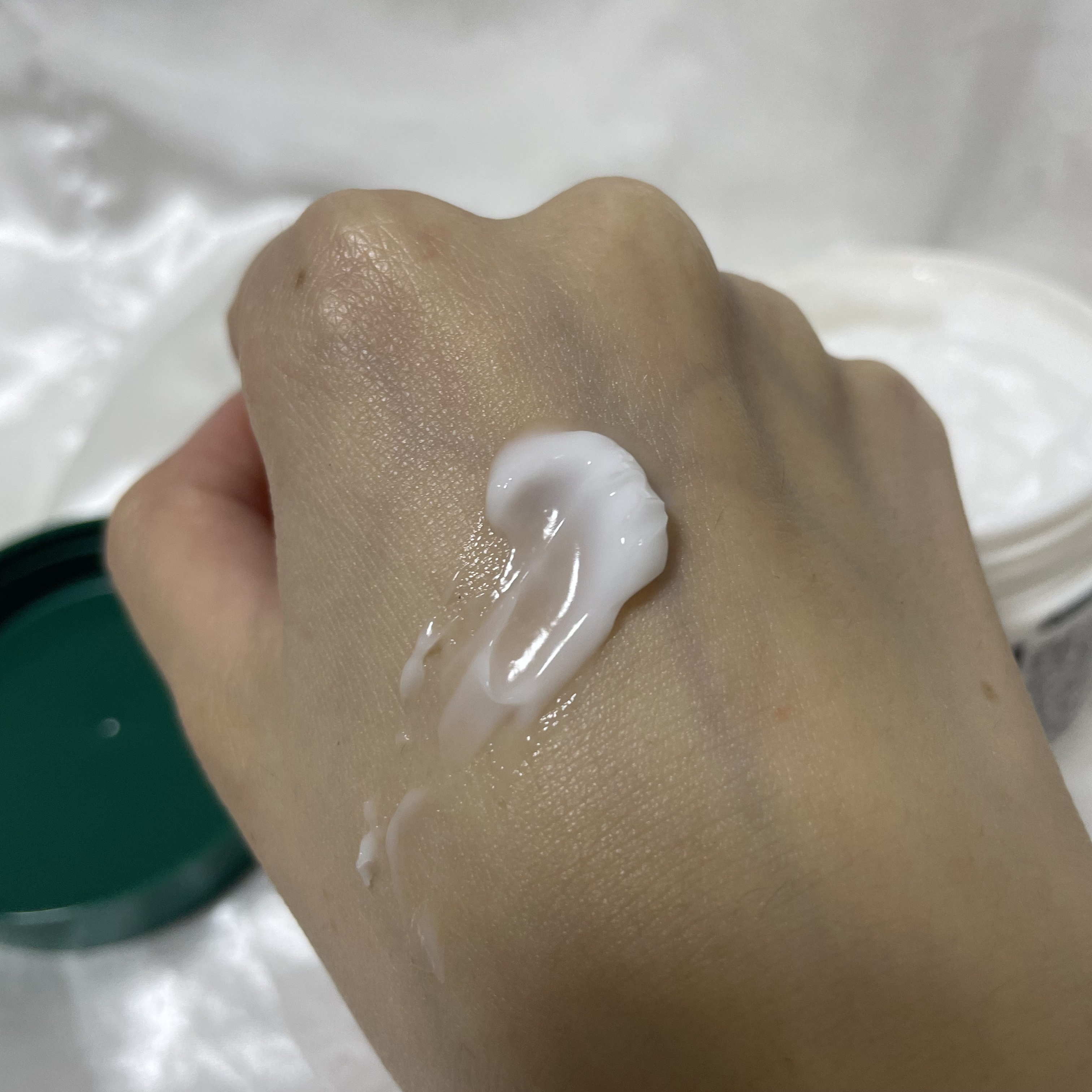 ニュートロジーナ®ノルウェー フォーミュラ インテンスリペア CICA 高保湿クリーム/Neutrogena/フェイスクリームを使ったクチコミ（3枚目）