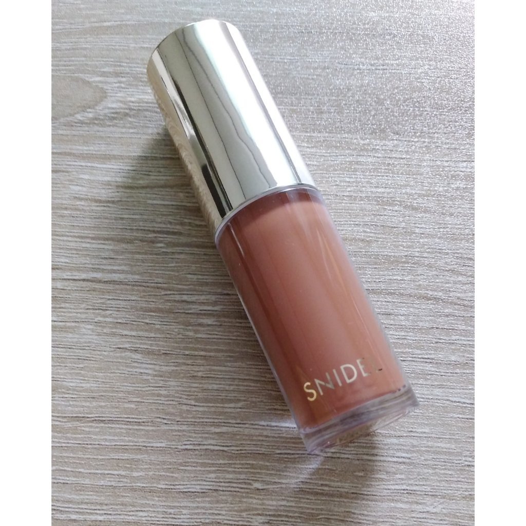 SNIDEL BEAUTY  ピュア リップ スフレ

02（Tea Beige）
塗って少し経つとマットになります。
色もちいいし、おしゃれな色だけど…私の場合、唇の縦じわが目立つし、乾燥を感じる。

私には合いませんでした( ;  ; 