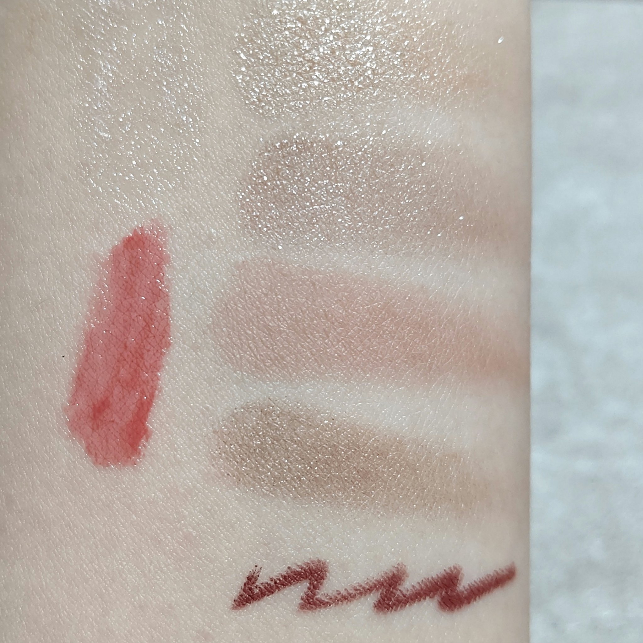 ジューシーラスティングティント/rom&nd/リップティントを使ったクチコミ（2枚目）