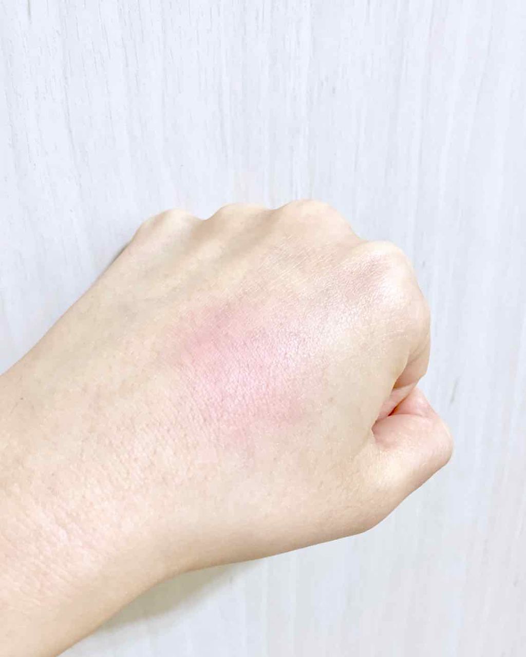 CHICCA フローレスグロウ フラッシュブラッシュのクチコミ「春らしいピンクで肌に自然に溶け込み
薄づきなのでクリームチークが苦手な人にも
付けやすいと思う.....」（3枚目）