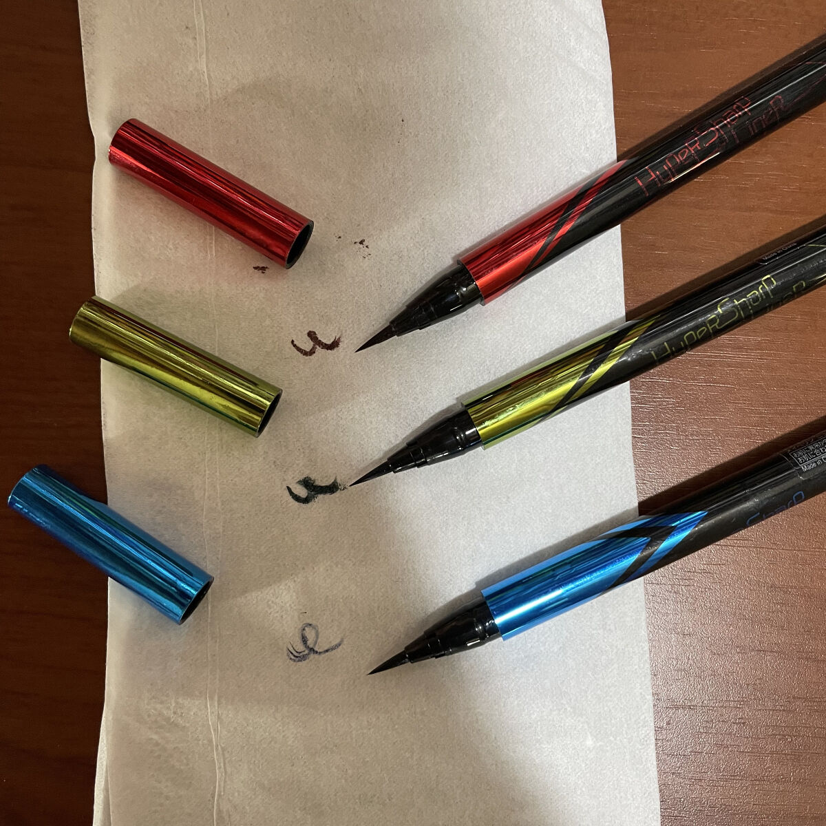 ハイパーシャープ ライナー R KH-1 カーキ/MAYBELLINE NEW YORK/リキッドアイライナーを使ったクチコミ（2枚目）