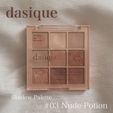 


❤︎dasique Shadow Palette ¥4,180



# 03 Nude Potion

ベージュ系のパレットでナチュラルメイクにぴったり。
淡い色が多いけど、濃いめの色もあって使いやすい🙆‍♀️

デイジークのアイシャドウは本当にラメが綺麗。
真ん中の色はラメじゃないんだけど、マットのアイシャドウにチラチラしたラメがはいっててこれまた可愛い…！




⚪︎粉もめちゃめちゃではないけどしっとりめなのかな？で、とにかくラメが綺麗でお気に入りアイシャドウ！

⚠︎ちょっと粉飛びしそう？？



の画像 その0