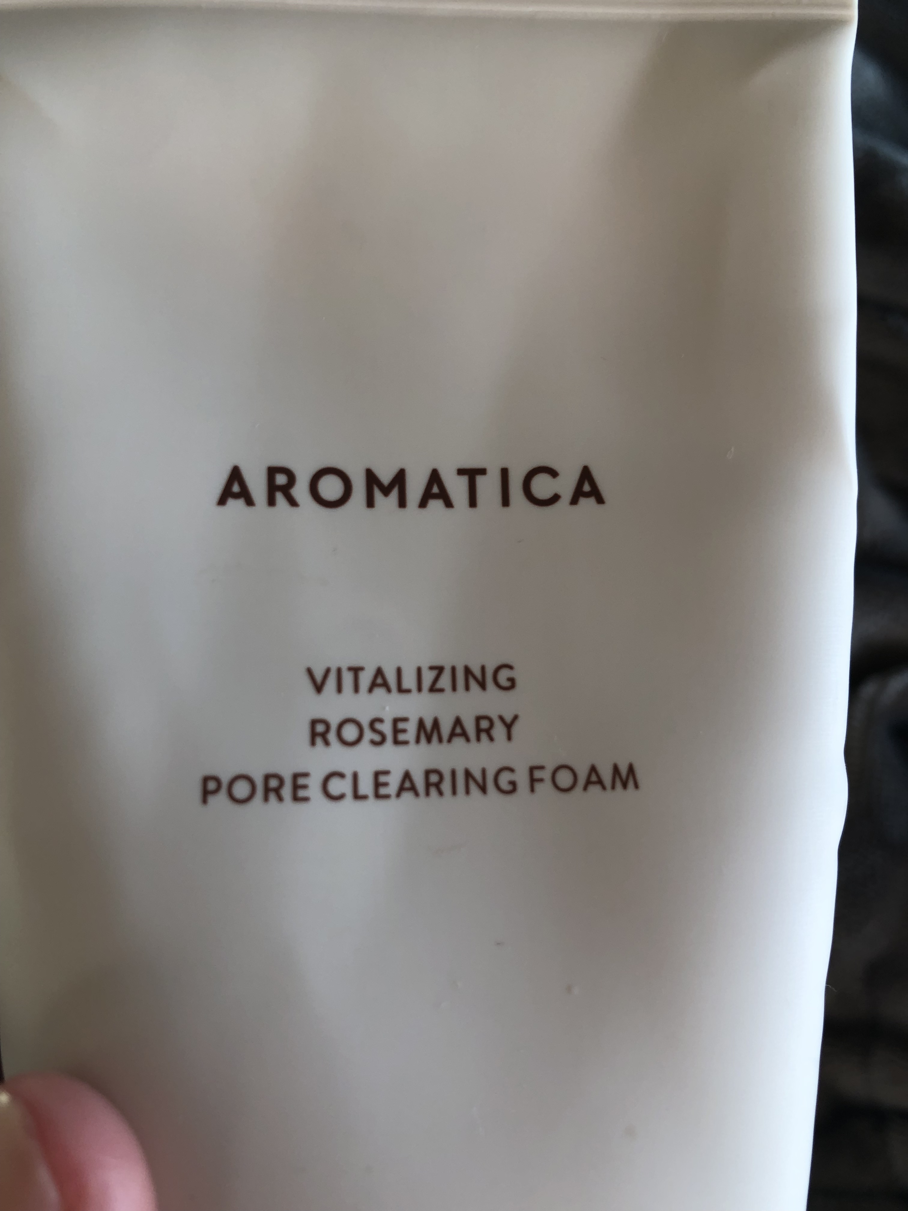 バイタライジング　ローズマリーポアクレンジングフォーム/AROMATICA/洗顔フォームを使ったクチコミ（2枚目）