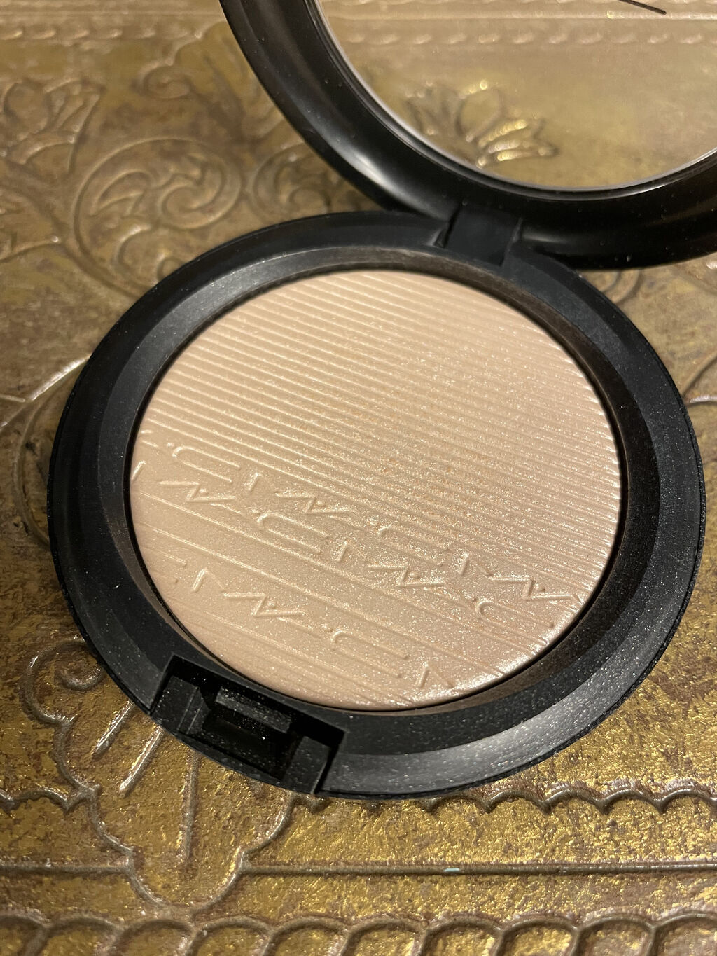 エクストラ ディメンション スキンフィニッシュ ダブル グリーム/M・A・C/プレストパウダーを使ったクチコミ（2枚目）