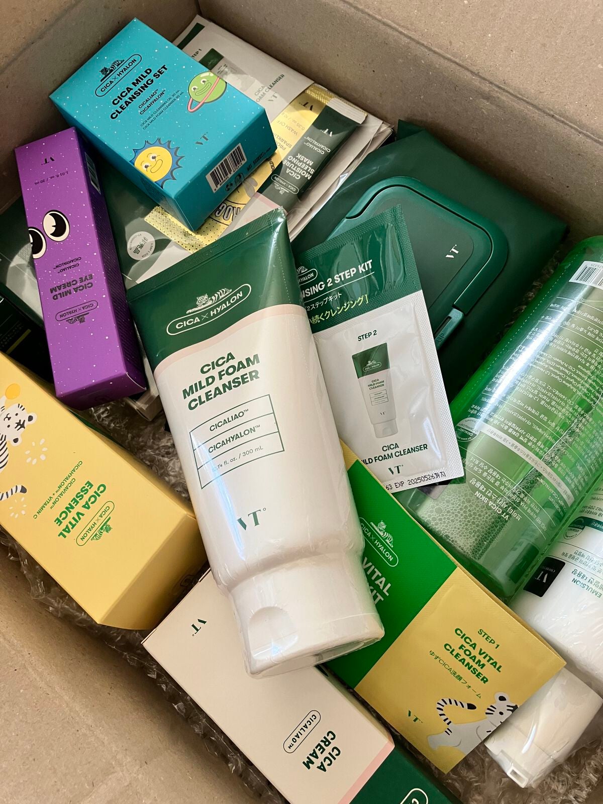 底見えコスメのぷいぷい on LIPS 「メガ割で買ったVTの福袋はこんな感じでした☺️見えてない部分に..」(1枚目)