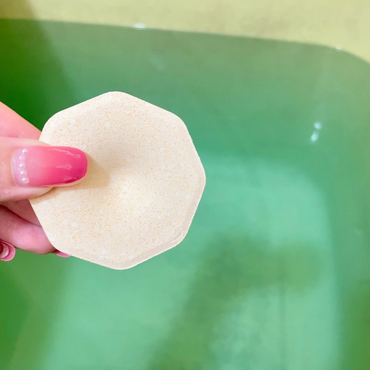 バブ モンスターバブルMEGA級 スプラッシュ泡 シトラススパークの香り/バブ/炭酸系入浴剤を使ったクチコミ(3枚目)