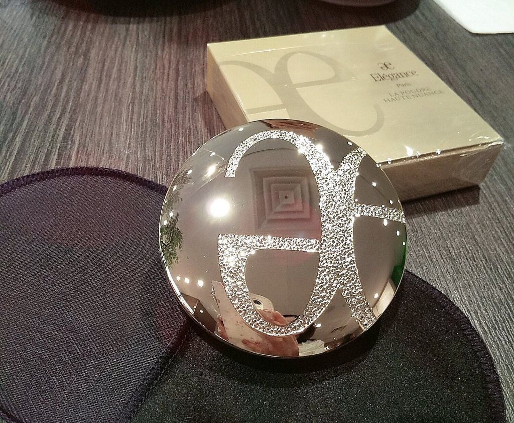 ラ プードル オートニュアンス/Elégance/プレストパウダーを使ったクチコミ(3枚目)