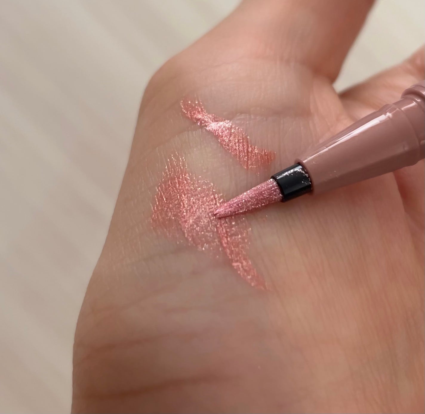 ウォータリーラメライナー/Ririmew/リキッドアイライナーを使ったクチコミ(2枚目)