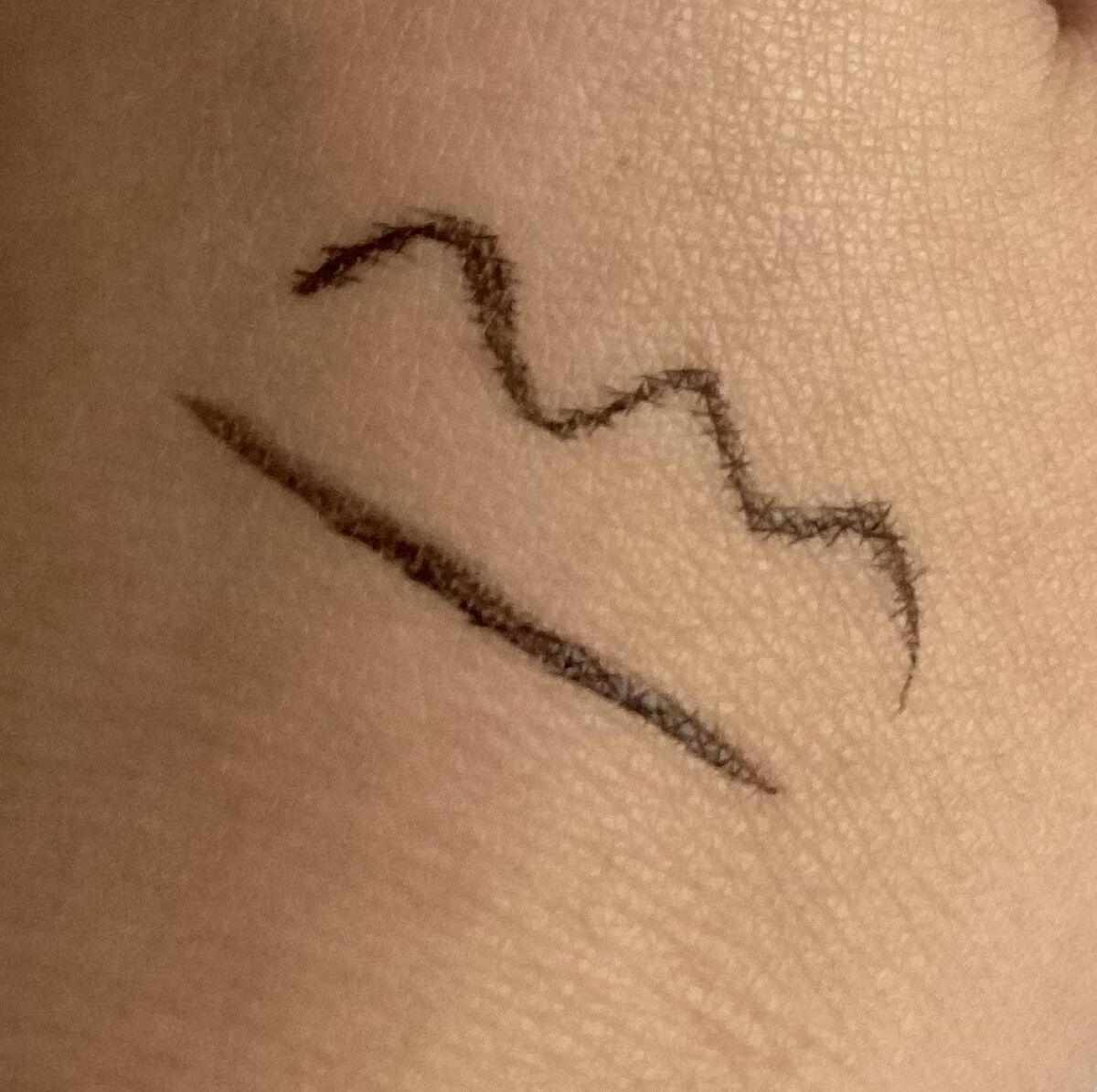 クレメクレンジングクリーム のサンプルを頂きました🥰

肌馴染みの良いクリーム❤️
摩擦レスで優しくメイクを落とせました💄
洗い上がりもしっとりでW洗顔不用も嬉しいポイント😆💓

メイク落ちは緩やかな感じなのでガッツリウォータープル