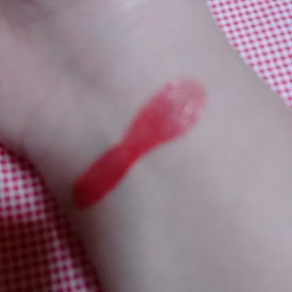 ゆい on LIPS 「セザンヌラスティンググロスリップRD1塗り心地はスルスルと塗れ..」(2枚目)