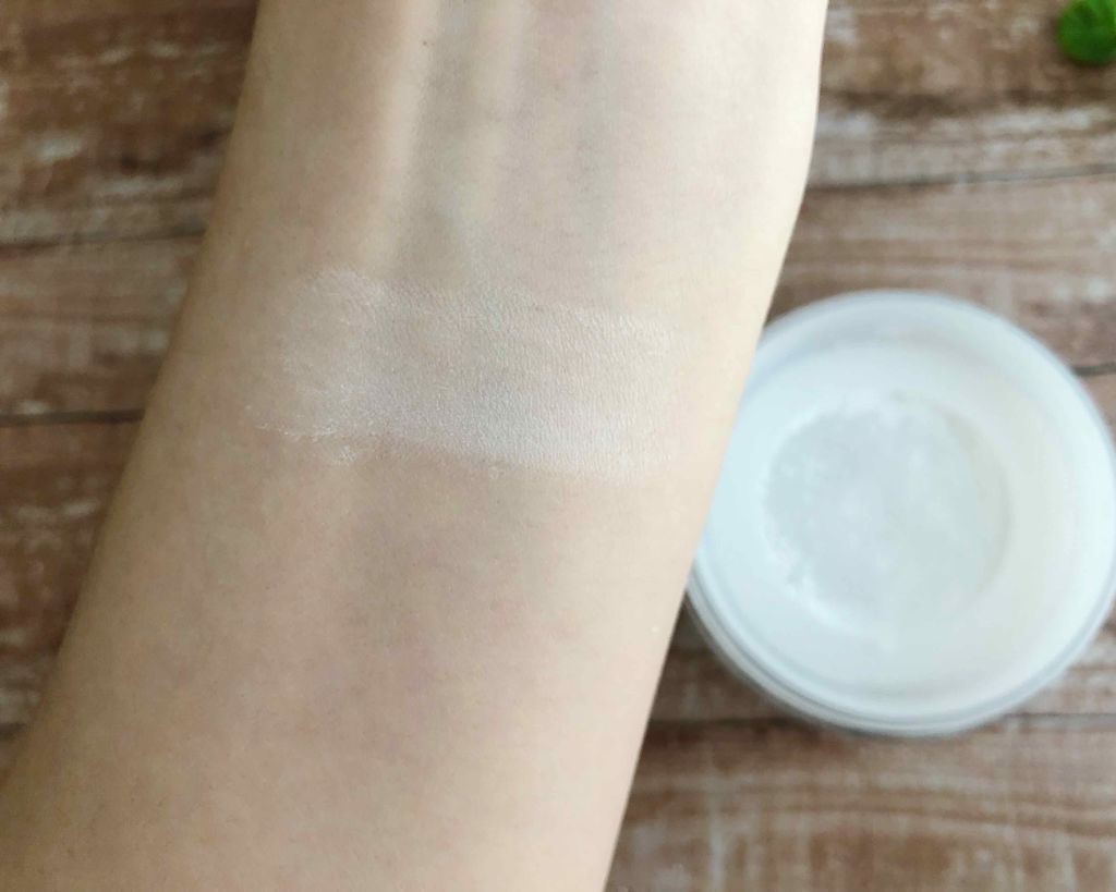 ミネラルUVボディパウダー(旧)/エトヴォス/ボディパウダーを使ったクチコミ（2枚目）