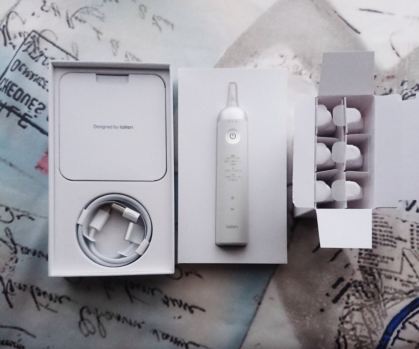 縁 on LIPS 「LaifenWave電動歯ブラシ(ステンレス合金)【二重の振動..」(3枚目)