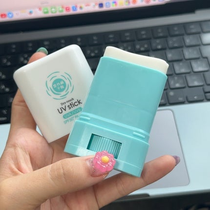 紫外線予報 さらさらUVスティックF/紫外線予報/日焼け止めスティックを使ったクチコミ(2枚目)