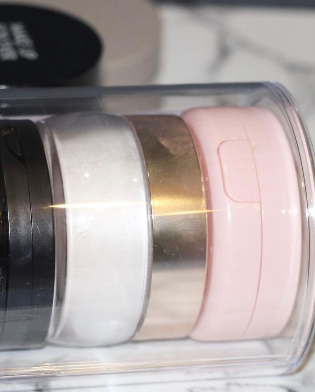 りっちゃん on LIPS 「クッションファンデ収納はこれ!/セリアで買ったこの収納ケース。..」(3枚目)