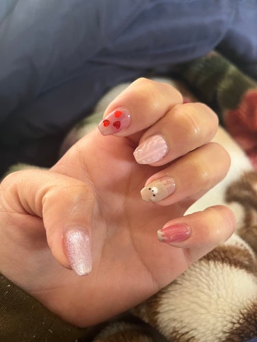 最近セルフネイルを始めまして、バレンタインネイルしてみました💅個人的に可愛くできたと思ったので載っけてみます🤣



SNSでよく見るクマ🧸もしたいし、ニットもしたいし、バレンタインだからハートもいいな