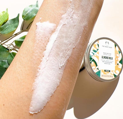 ボディバター アーモンドミルク/THE BODY SHOP/ボディクリームを使ったクチコミ(2枚目)