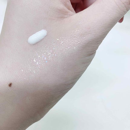 ANNA SUI グリッター ボディ プロテクションのクチコミ「アナ スイ グリッター ボディ プロテクション 🦄
SPF50+ PA++++ 90g 
.....」(2枚目)