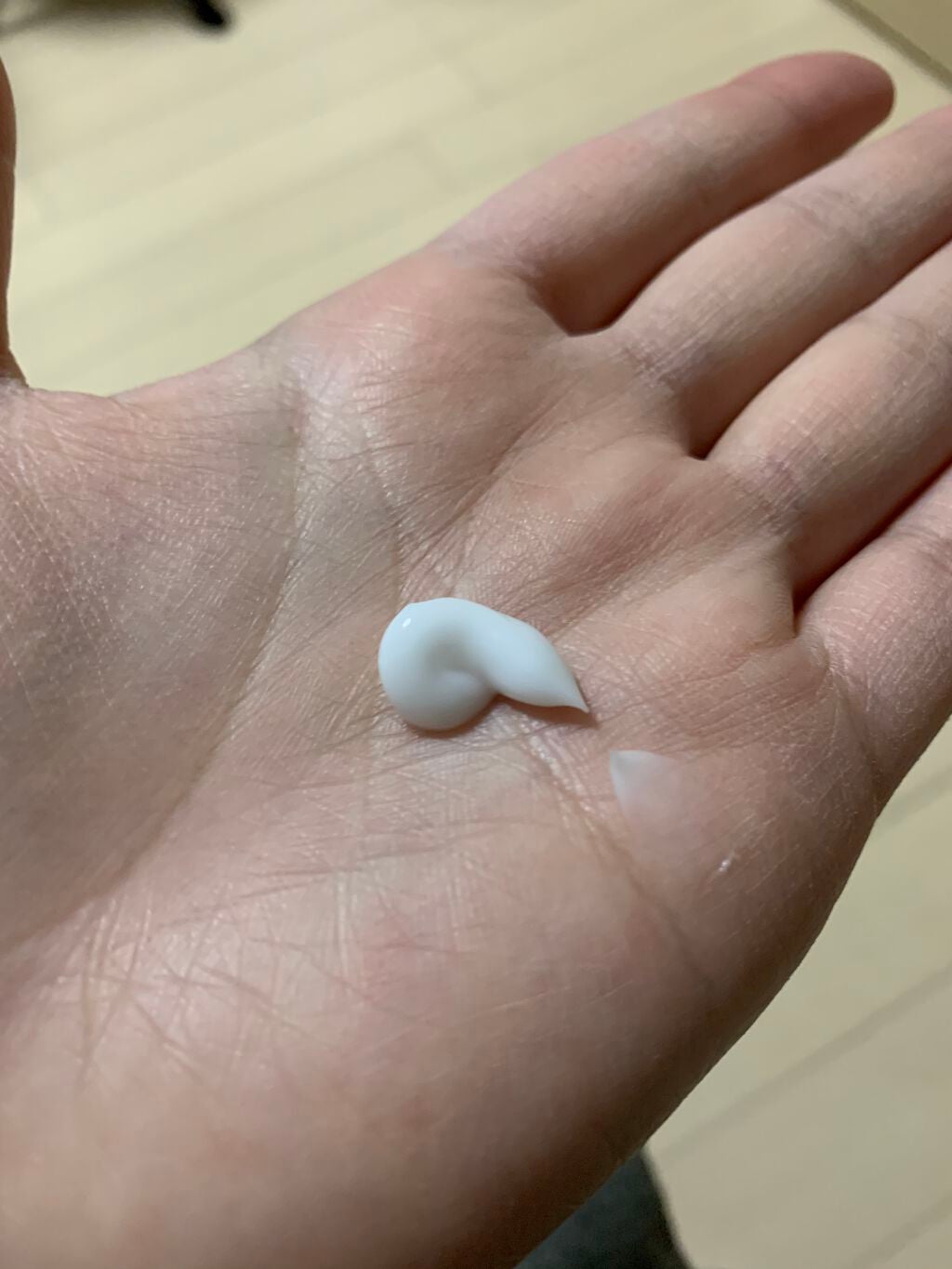 馬油ハンドクリーム/DAISO/ハンドクリームを使ったクチコミ(2枚目)