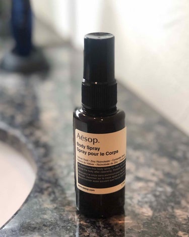 Aesop(イソップ)のボディスプレー・デオドラントスプレーです。基本的には脇の下や首回りに使ってます。香りがいいので、ビジネスの場合はこれを朝つけて、他に香水等は使用してないです。
周りで使用してる人