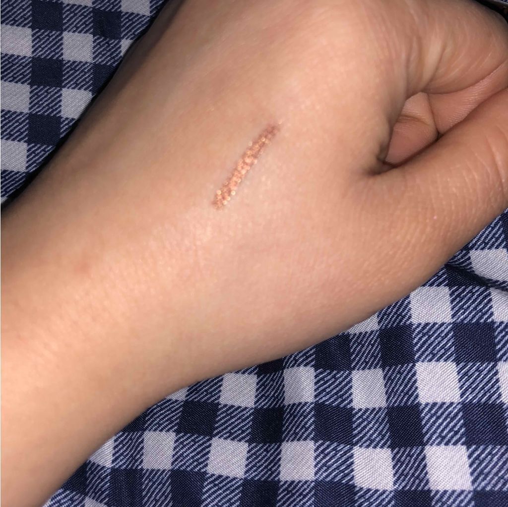 essence Long lasting eye pencilのクチコミ「essence ロングラスティング アイペンシルです。

ブラウンでラメの入ったペンシルです。.....」（2枚目）