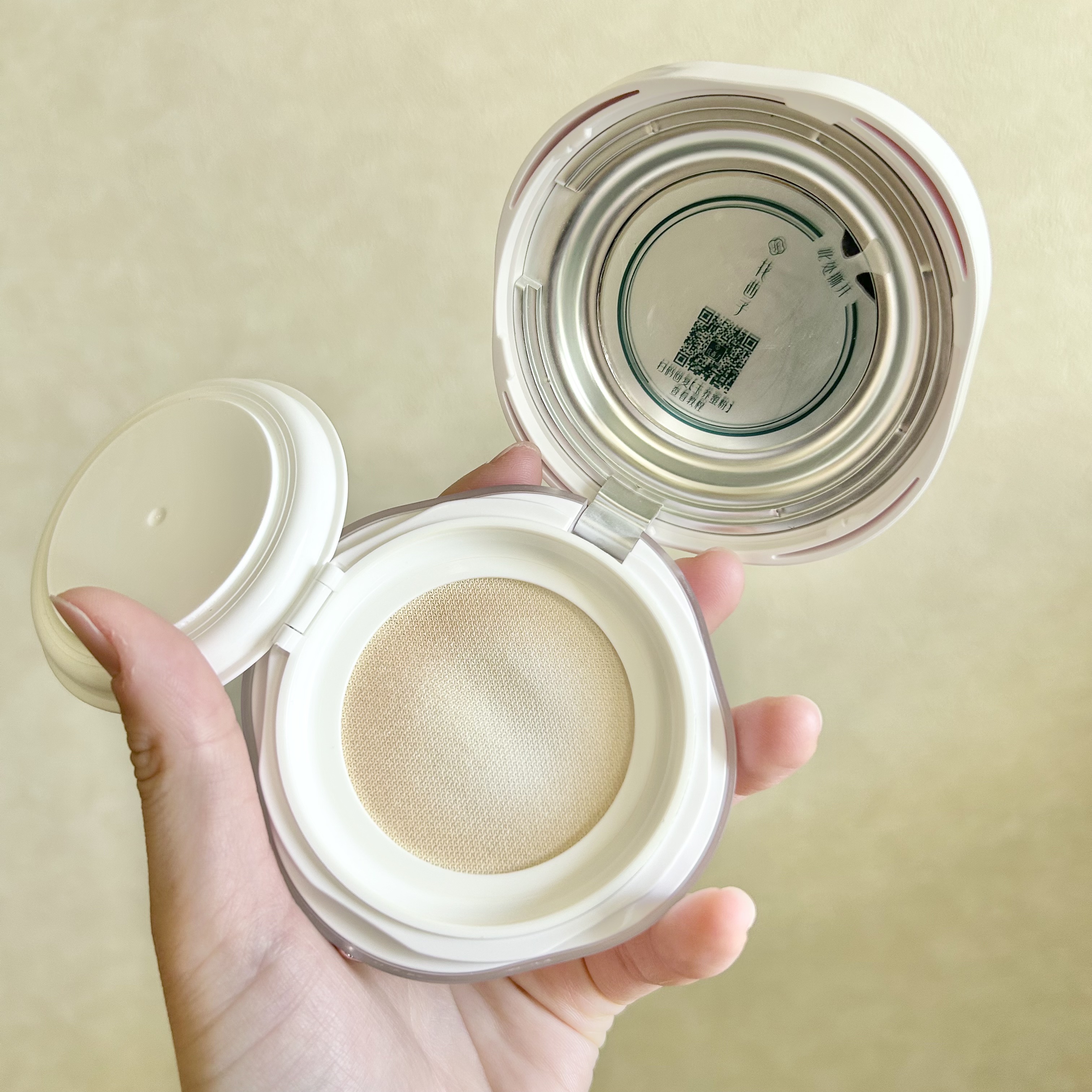 玉養桃花 ルースパウダー/花西子/ルースパウダーを使ったクチコミ（2枚目）