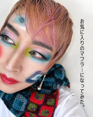 Jeffree Star Cosmetics ブルーブラッドのクチコミ「🎨メイクはアート🤪💥‼️
今回は私の大好きなマフラーに
なってみたよ🧣✨

マフラーのこの柄、.....」（2枚目）