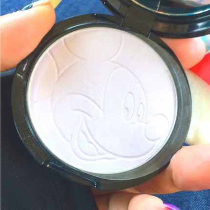 ディズニーストア DS フェイスパウダーAのクチコミ「フェイスパウダー
ラベンダーカラー?の発色で
化粧直しに最近使ってる!
持ち運び便利なサイズ.....」(2枚目)