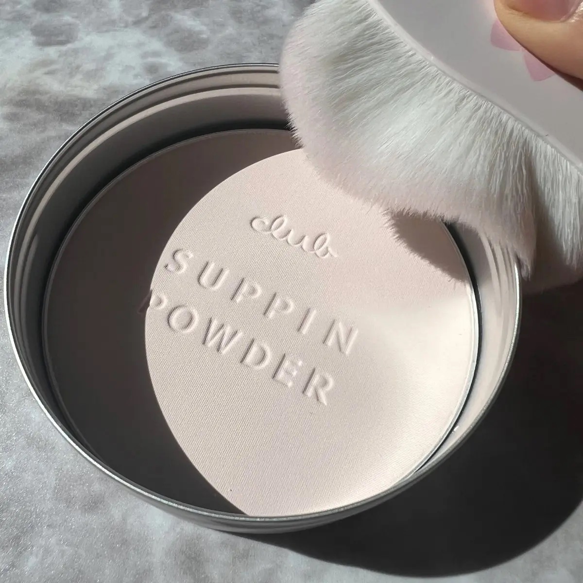 すっぴんパウダーC ミルキーブロッサムの香り/クラブ/プレストパウダーを使ったクチコミ（2枚目）