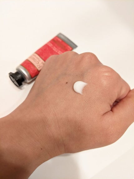 ローズ ベルベットハンド&ネイルクリーム/L'OCCITANE/ハンドクリームを使ったクチコミ(2枚目)