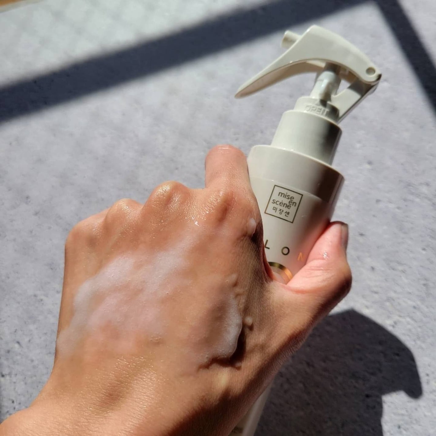 サロン10 洗いながさないトリートメント アンプルヘアミスト 超ダメージヘア用 /miseenscene/ヘアミストを使ったクチコミ(2枚目)