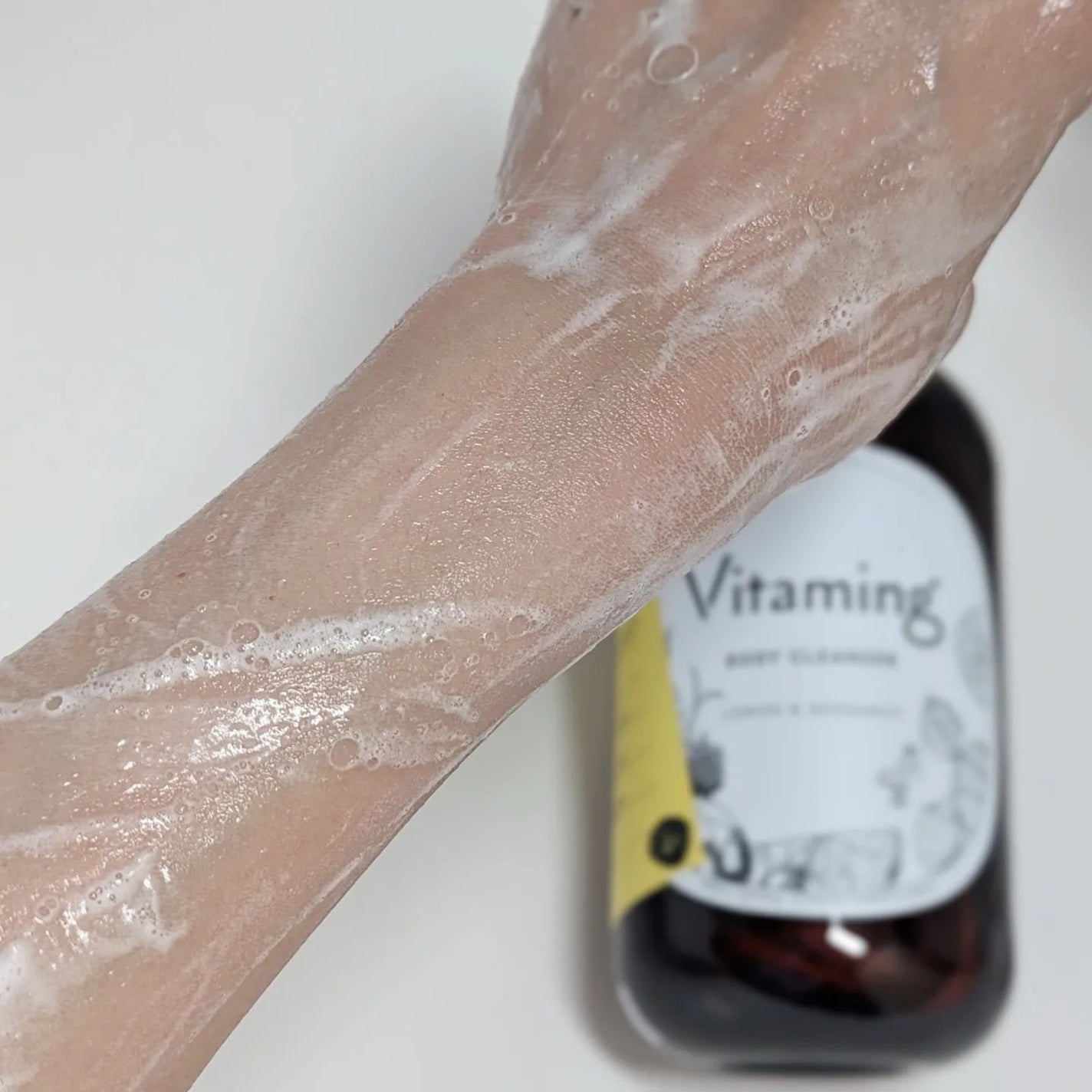 リフレッシングボディソープ(レモン&ベルガモットの香り)/Vitaming/ボディソープを使ったクチコミ(4枚目)