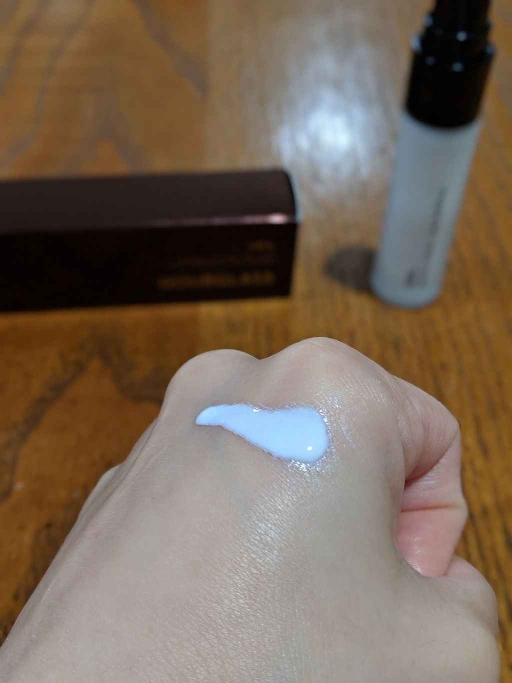 Veil Mineral Primer/HOURGLASS/化粧下地を使ったクチコミ(3枚目)