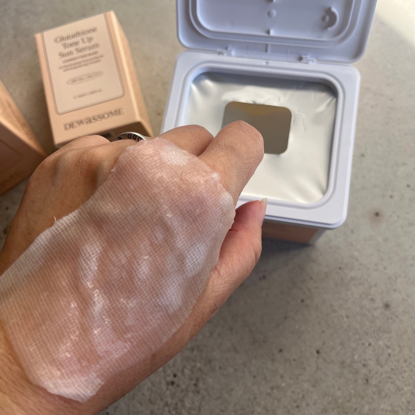 グルタチオントーンアップサンセラム/DEWASSOME/日焼け止めクリームを使ったクチコミ(6枚目)