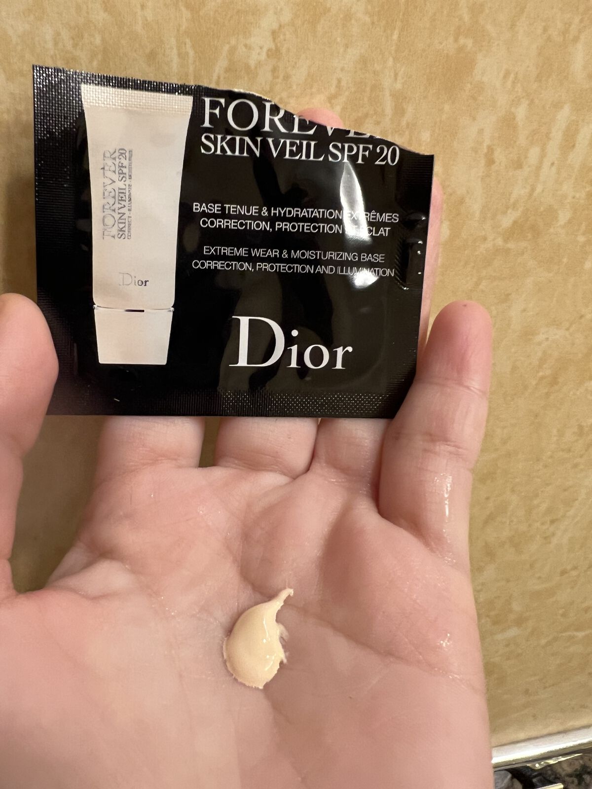 【旧】ディオールスキン フォーエヴァー スキン ヴェール 001/Dior/化粧下地を使ったクチコミ（2枚目）
