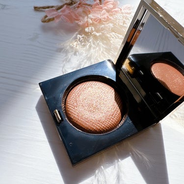 BOBBI BROWN リュクスアイシャドウリッチメタルのクチコミ「【 BOBBIBRON 】
リュクスアイシャドウ
01  ヒートレイ
------------.....」（2枚目）