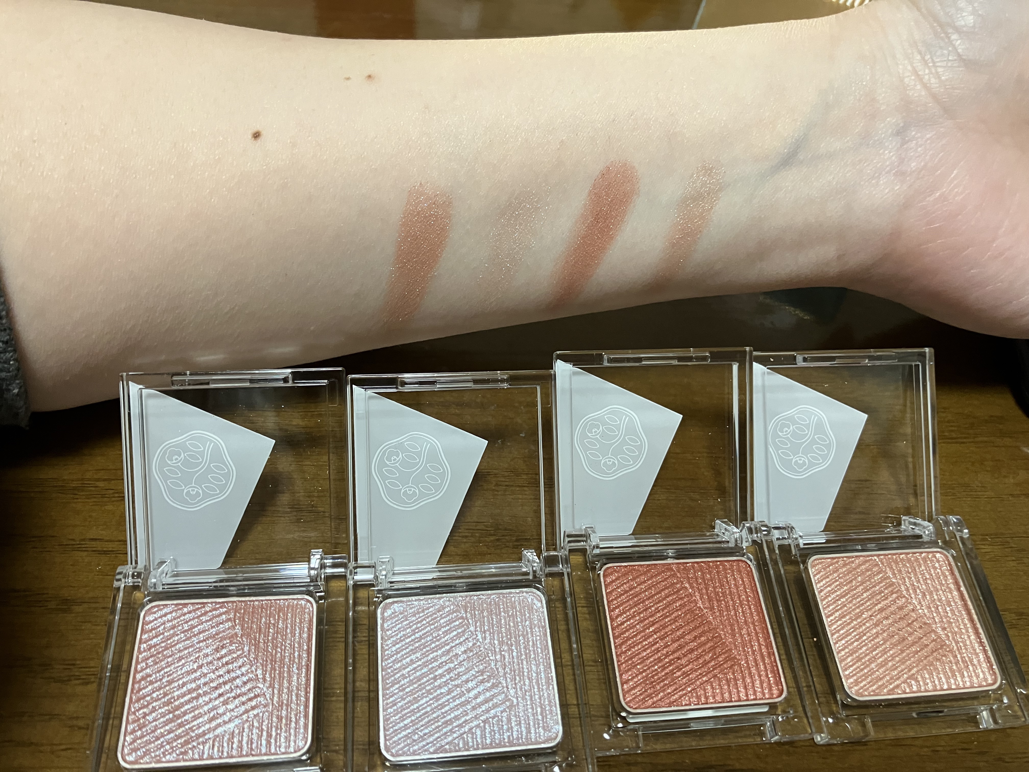 オーラデュウ プリズム イルミネーター ピコ/SHISEIDO/単色アイシャドウを使ったクチコミ（3枚目）