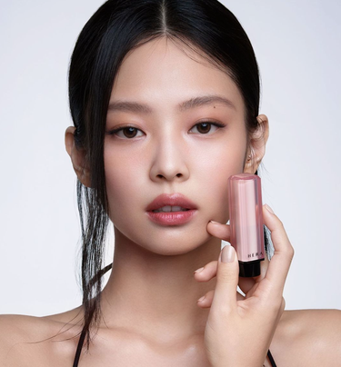 【日本限定カラー💄ハーモニーをプレゼント：センシュアルヌードバーム】

今月のプレゼントキャンペーンは
HERAの人気保湿リップバーム、
センシュアルヌードバーム　日本限定カラー
#460　ハーモニーを