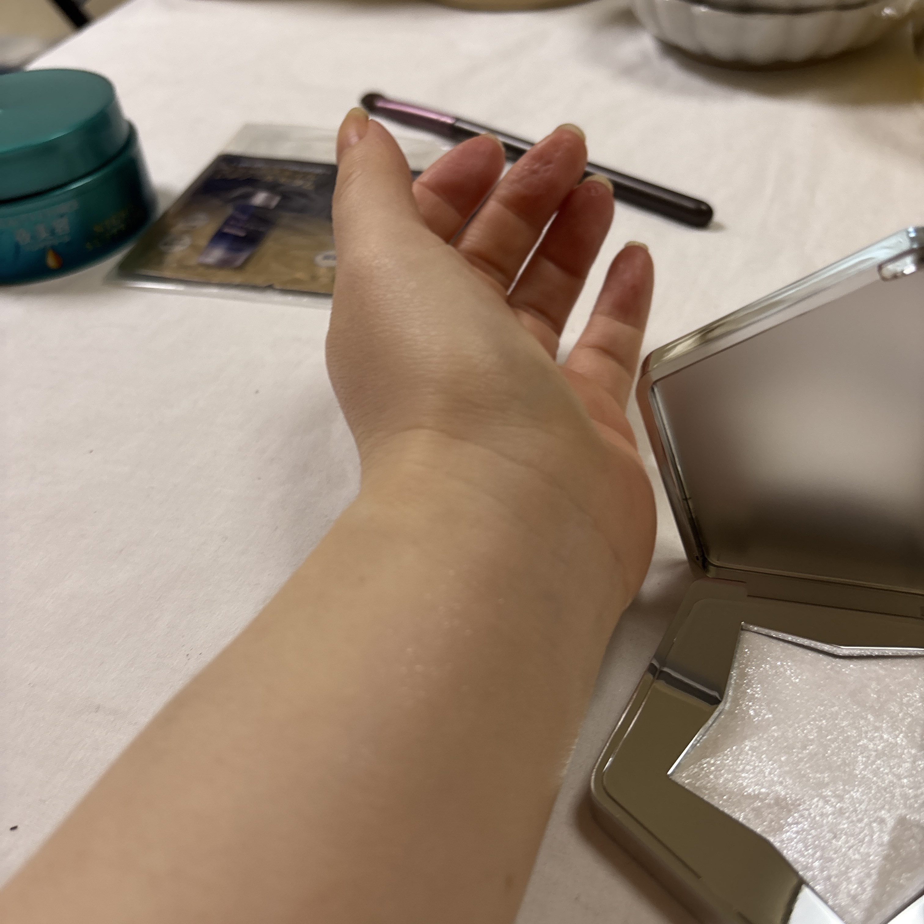 スターダストダイヤモンドハイライトパウダー N01 シルバーホワイト/PERFECT DIARY/パウダーハイライトを使ったクチコミ（1枚目）