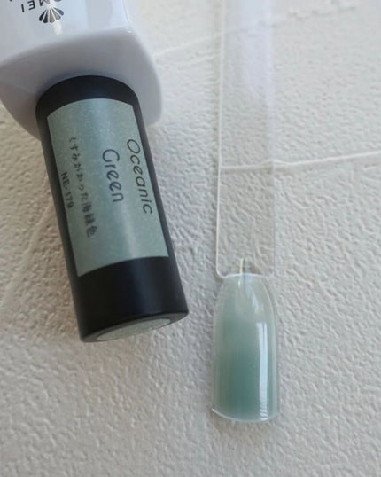 あいみょん♥️selfnail on LIPS 「🌿Green×Aurora🌿お気に入りのオーロラフレークを使っ..」(9枚目)