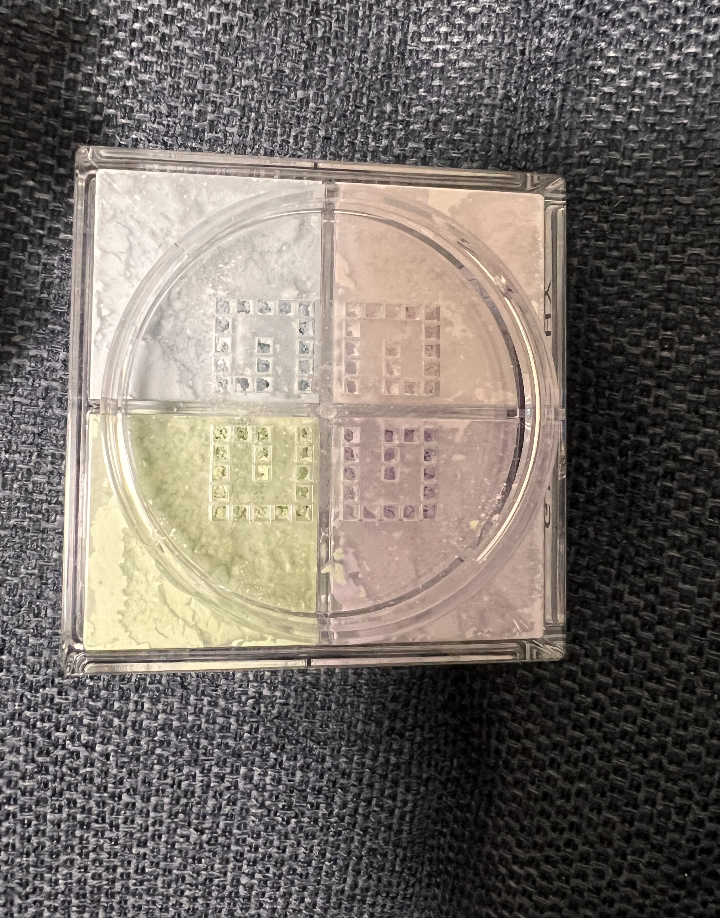 プリズム・リーブル/GIVENCHY/ルースパウダーを使ったクチコミ（2枚目）