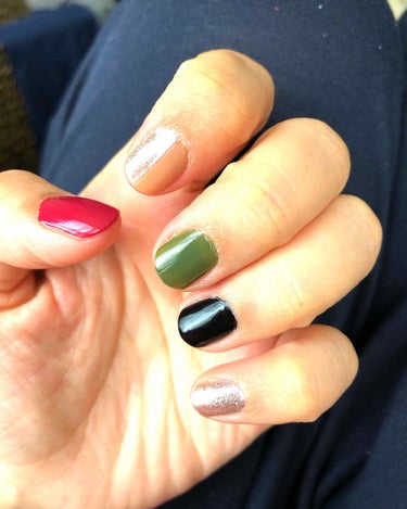 最近ネイルをやる余裕が出てきました💅🏻
ということで
今回は キャンドゥで
ミラーネイルのパウダーを
見つけたので やってみました🌟

思っていたミラーの感じとは
ちょっと違ったけど
爪がキラキラするだ