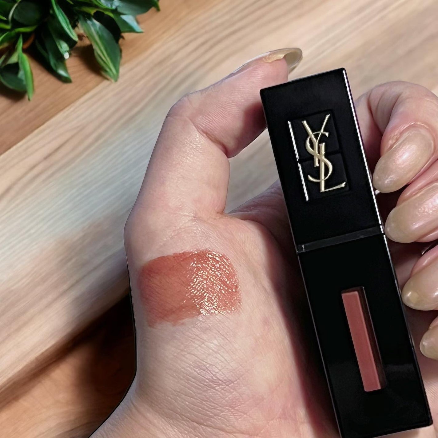 ルージュ ピュールクチュール ヴェルニ ヴィニルクリーム/YVES SAINT LAURENT BEAUTE/口紅を使ったクチコミ(3枚目)