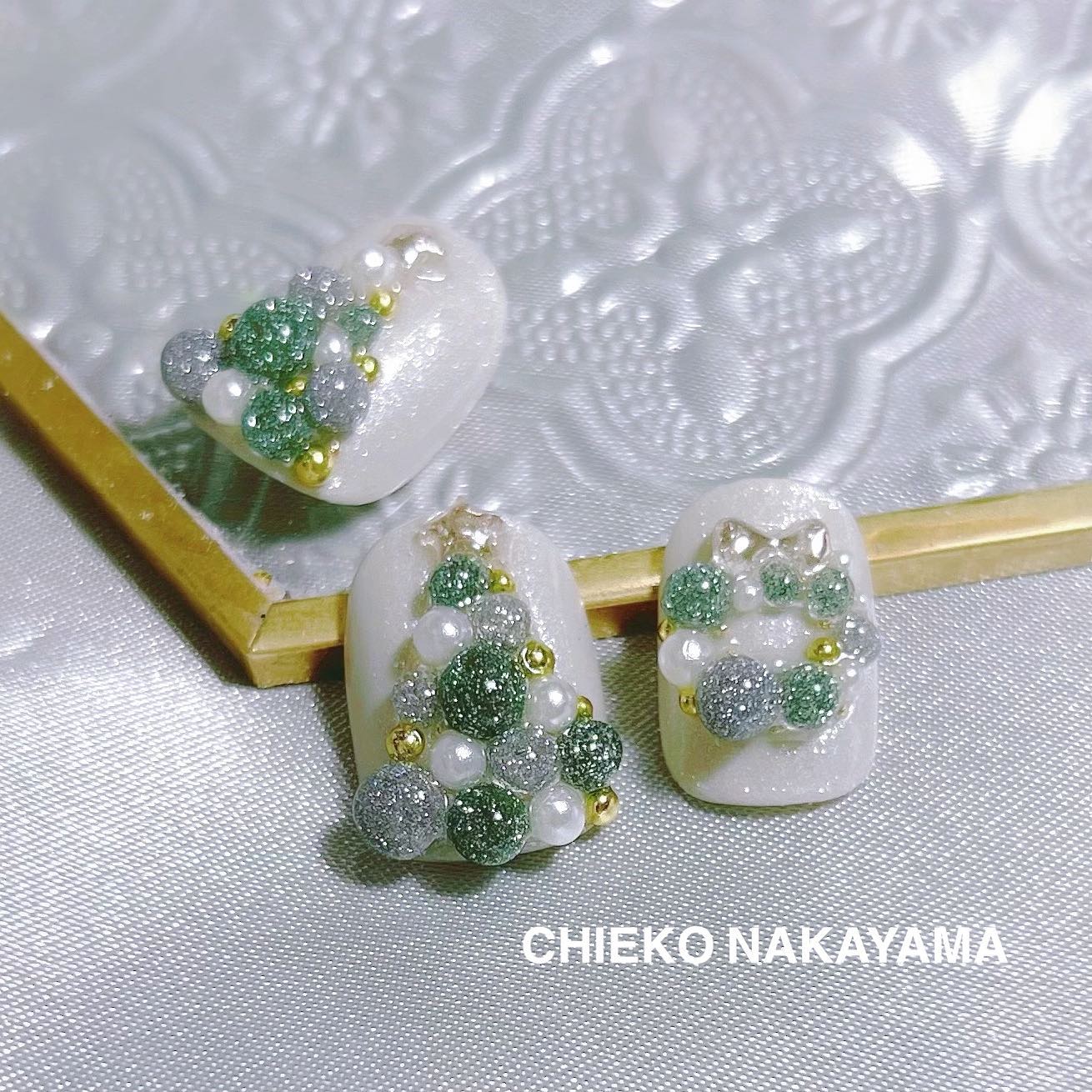 なかやまちえこ on LIPS 「クリスマスネイル🎄365日ネイル334日め⠀⠀インスタライブで..」(2枚目)