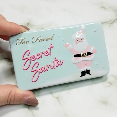 Too Faced シークレット サンタ アイシャドウ パレットのクチコミ「2022年、Too Facedのクリスマスコフレ🎄🌟
 
 
11月3日限定発売💖
 
ほんの.....」（2枚目）