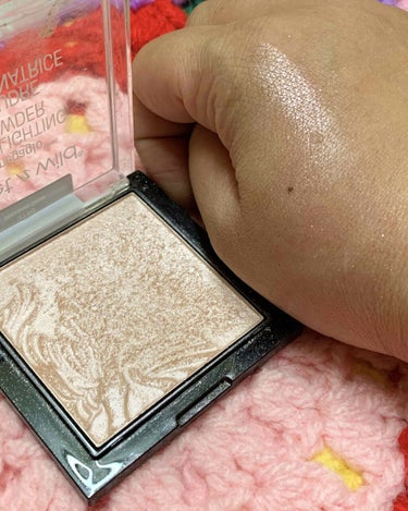 MegaGlo Highlighting Powder/wet 'n' wild/ハイライトを使ったクチコミ（1枚目）