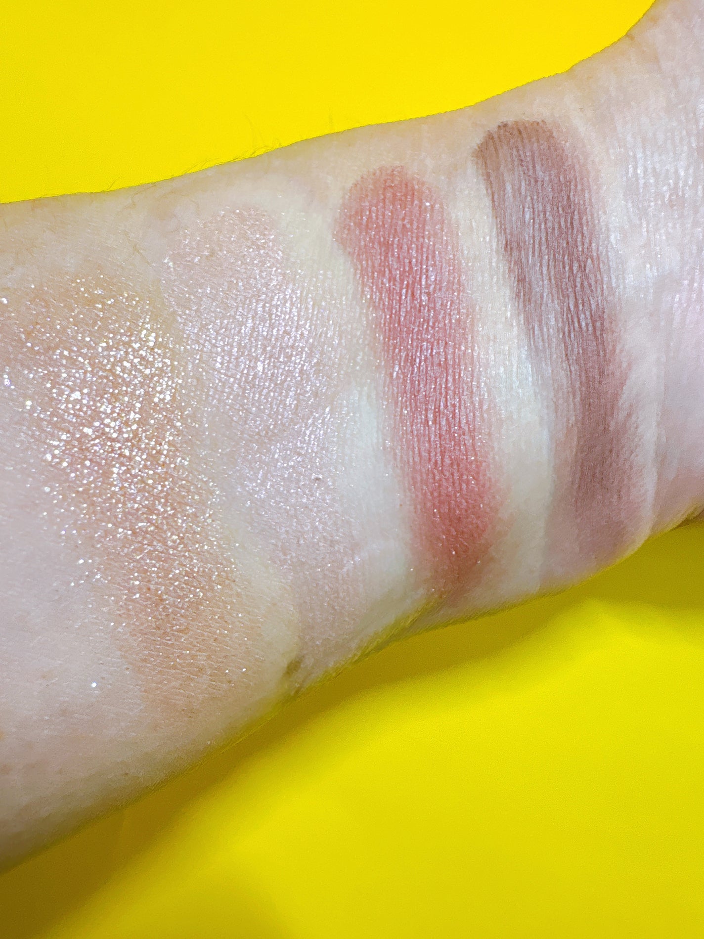 レブロン ダズル アイシャドウ クアッド/REVLON/アイシャドウパレットを使ったクチコミ(4枚目)