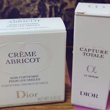 Dior クレーム アブリコ

ネイルクリームです💅✨
かなりベタベタするので、何かの作業前に塗るのは適さないですが、寝る前とかに塗るとしっかり保湿されて、指先がツヤツヤになります✨

当方爪が弱く、二