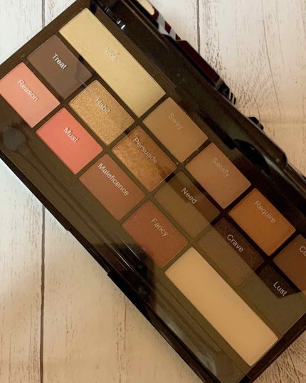 アイラブチョコレート/MAKEUP REVOLUTION/アイシャドウパレットを使ったクチコミ(2枚目)