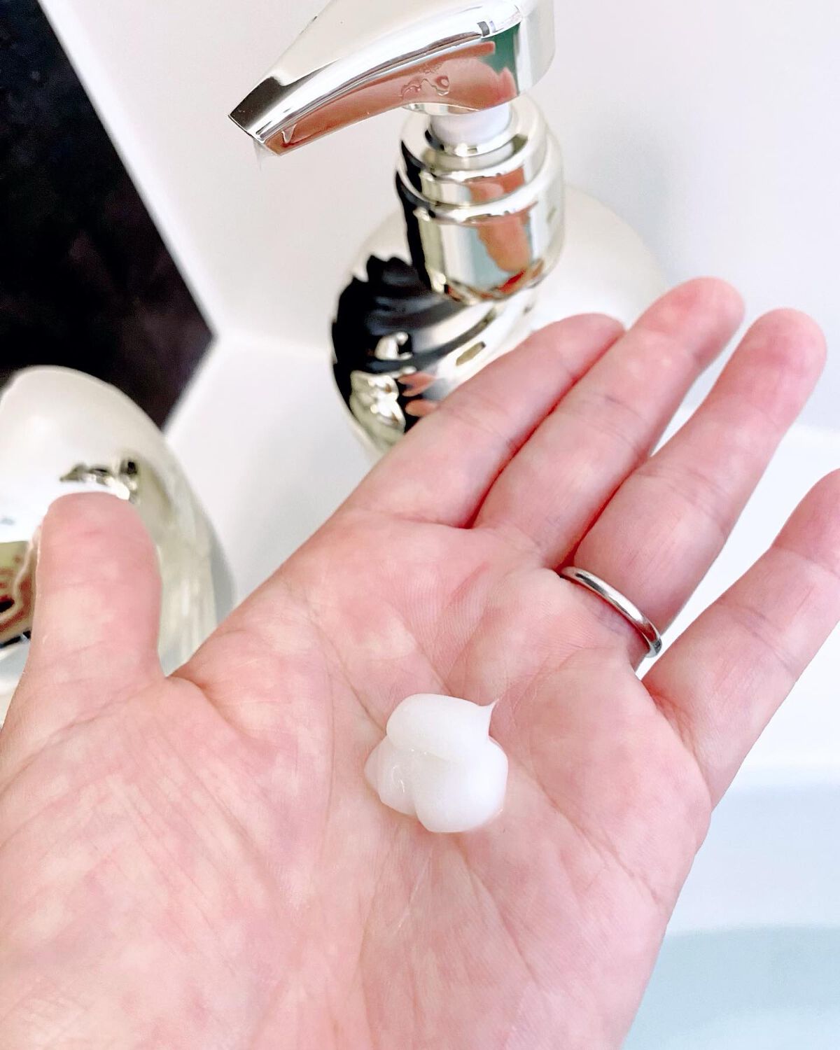 pon0310 on LIPS 「毎朝のスタイリングで髪のアホ毛やパサつきに悩まされてます🤦♀..」(3枚目)