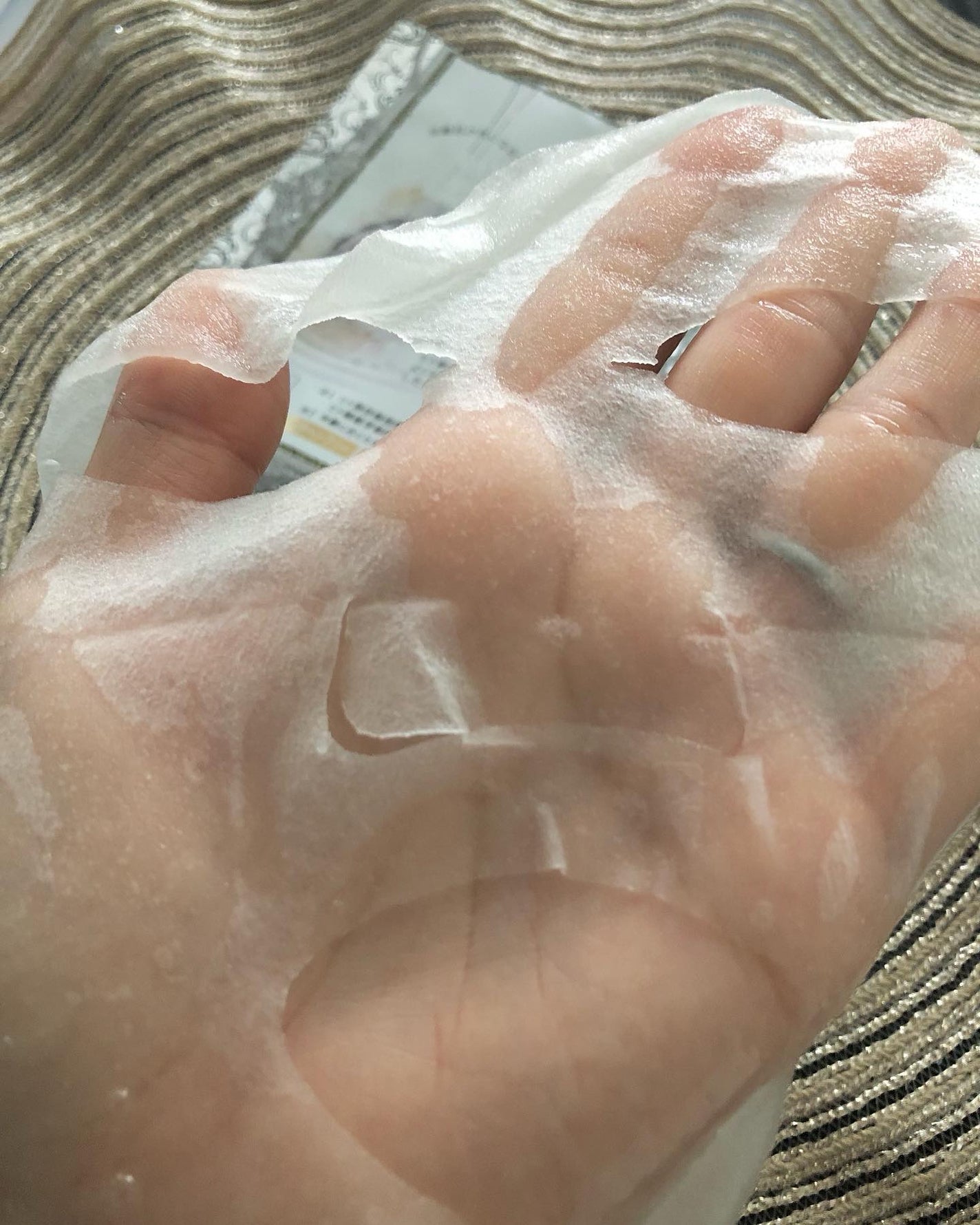 ユアン on LIPS 「Wヒト幹細胞配合"プラチナメディカル フェイスマスク"ヒト脂肪..」(5枚目)